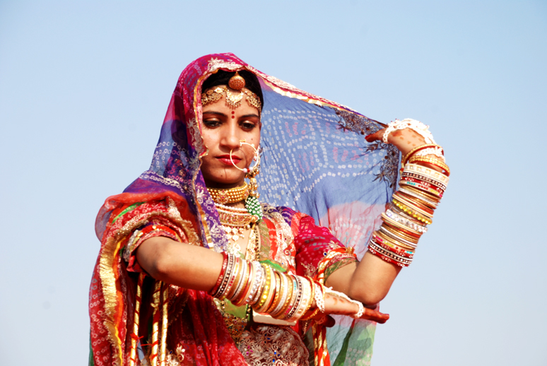 Indian girl wearing traditional Rajasthani dress participate in Desert  Festival in Jaisalmer, Rajasthan, India – Stock Editorial Photo ©  OlegDoroshenko #172990268
