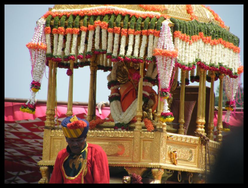 Goddess Chamundeshwari Idol - India Travel Forum | IndiaMike.com