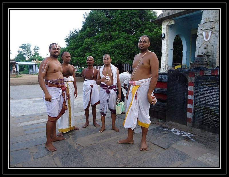 Priests at the temple - Varadaraja Perumal Temple. - India Travel Forum ...