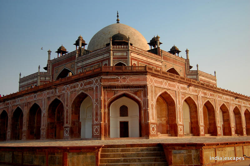 Humayun's tomb - The side view showing the two level structure - India ...